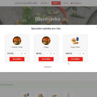 Před vstupem do pokladny